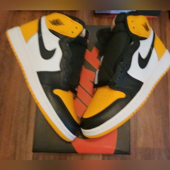 Air Jordan 1 Retro High OG "Yellow Toe /Taxis" 🚕 - Picture 3 of 12